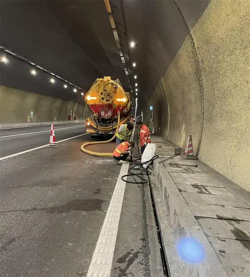 尉氏隧道排水渠清淤